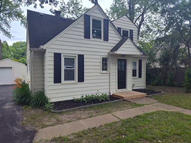 1720 Hiawatha Trail, Round Lake Heights, IL 60073