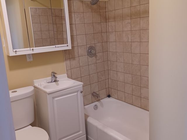 1720 Hiawatha Trail, Round Lake Heights, IL 60073