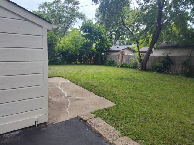 1720 Hiawatha Trail, Round Lake Heights, IL 60073