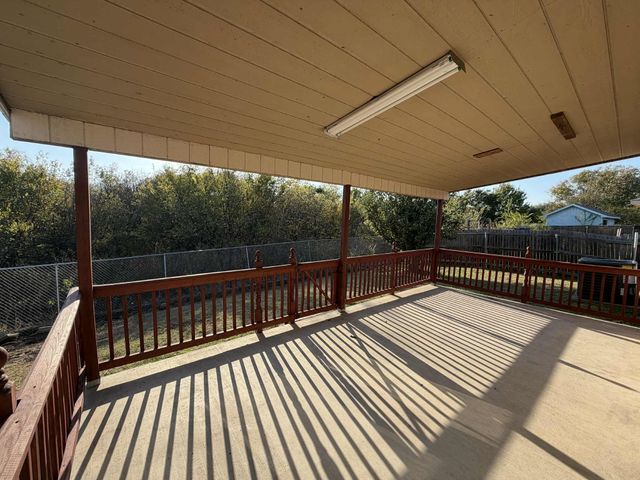 900 Timber Oaks Lane, Arlington, TX 76010