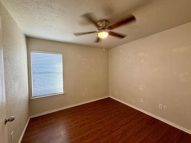 900 Timber Oaks Lane, Arlington, TX 76010