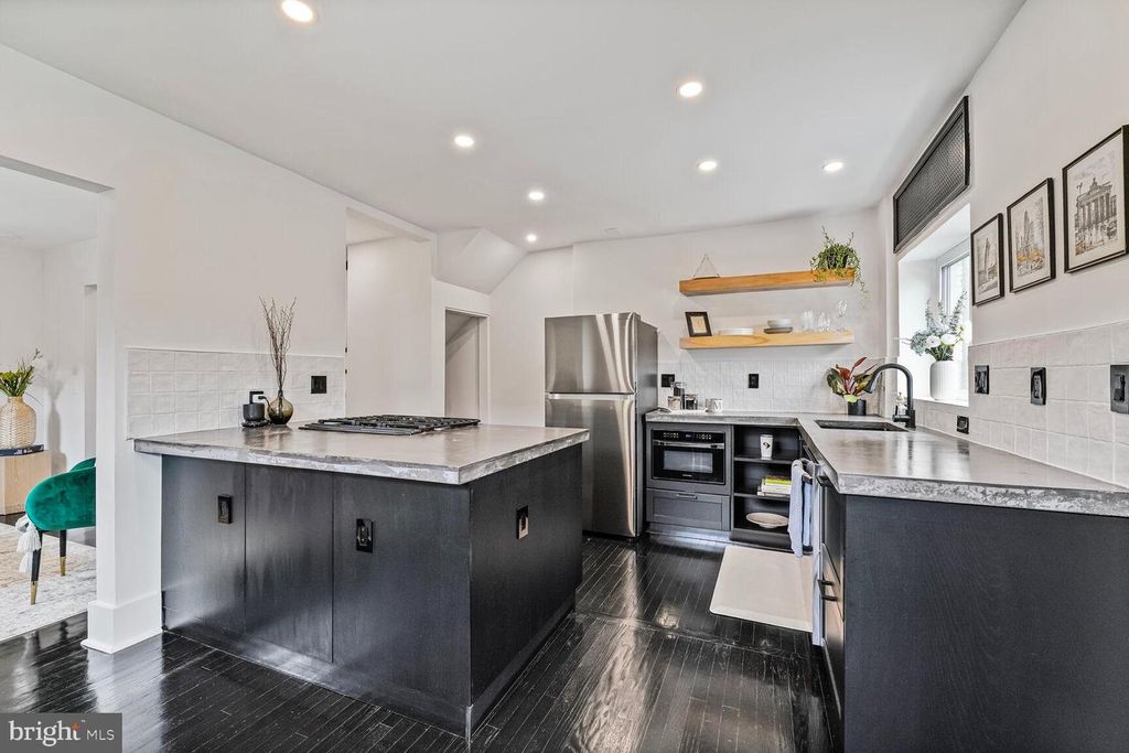 5319 AMES STREET, Washington, DC 20019