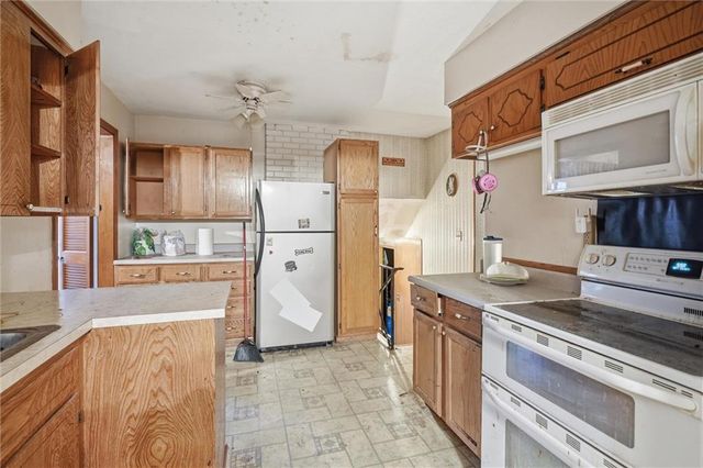 16201 E 40th Street S, Independence, MO 64055