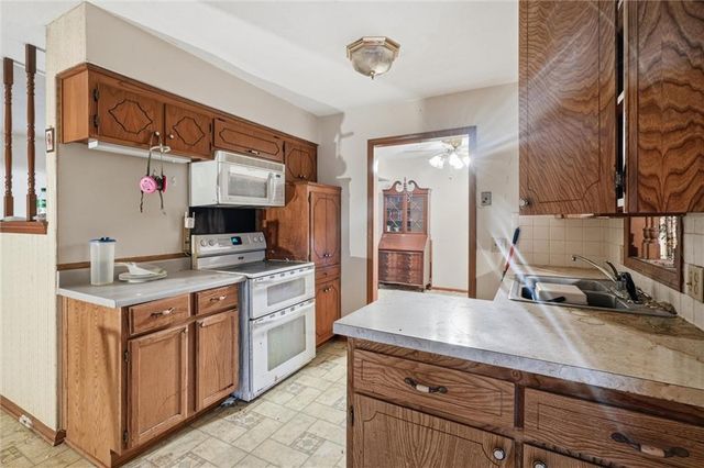 16201 E 40th Street S, Independence, MO 64055