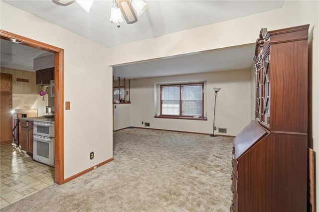 16201 E 40th Street S, Independence, MO 64055