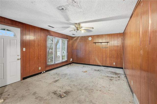 16201 E 40th Street S, Independence, MO 64055