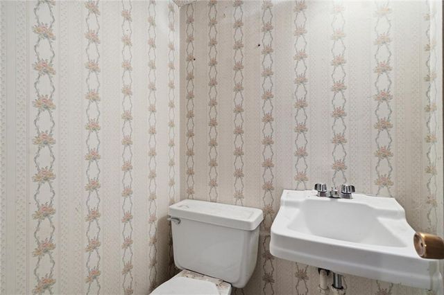 16201 E 40th Street S, Independence, MO 64055