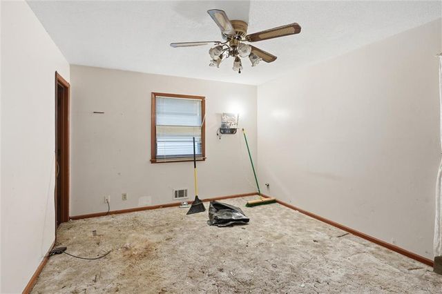 16201 E 40th Street S, Independence, MO 64055