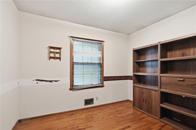 16201 E 40th Street S, Independence, MO 64055