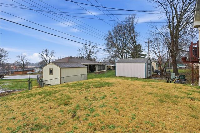 16201 E 40th Street S, Independence, MO 64055