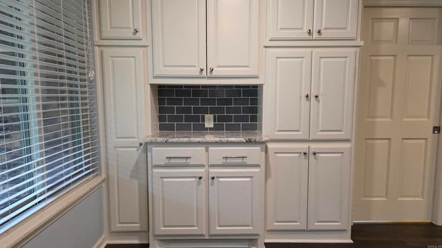 1512 War Eagle Dr, North Little Rock, AR 72116