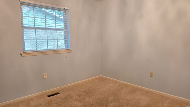 1512 War Eagle Dr, North Little Rock, AR 72116