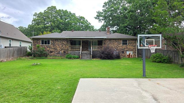 1512 War Eagle Dr, North Little Rock, AR 72116
