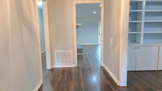 1512 War Eagle Dr, North Little Rock, AR 72116