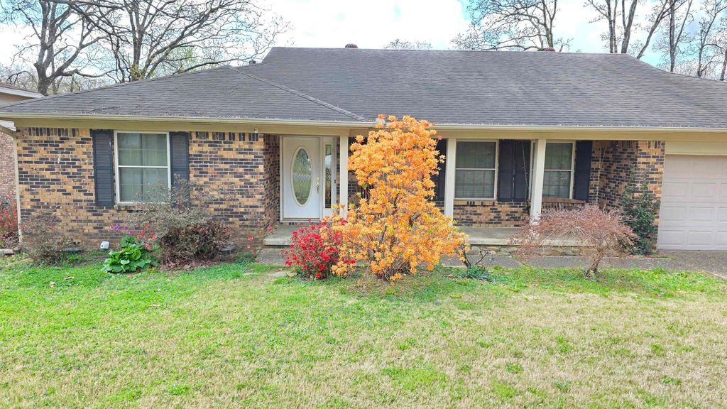 1512 War Eagle Dr, North Little Rock, AR 72116