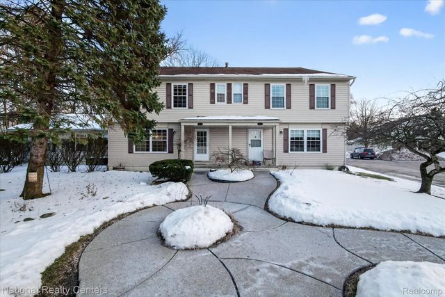 2124 Park Place Drive, Walled Lake, MI 48390