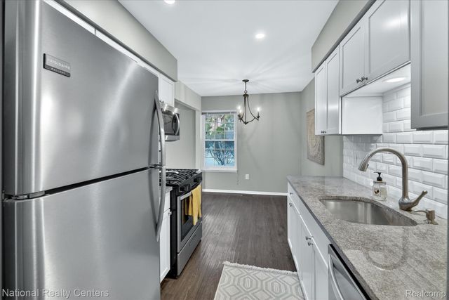 2124 Park Place Drive, Walled Lake, MI 48390