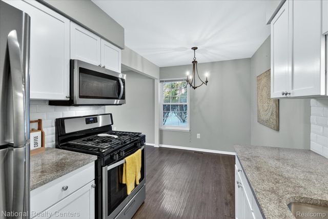 2124 Park Place Drive, Walled Lake, MI 48390