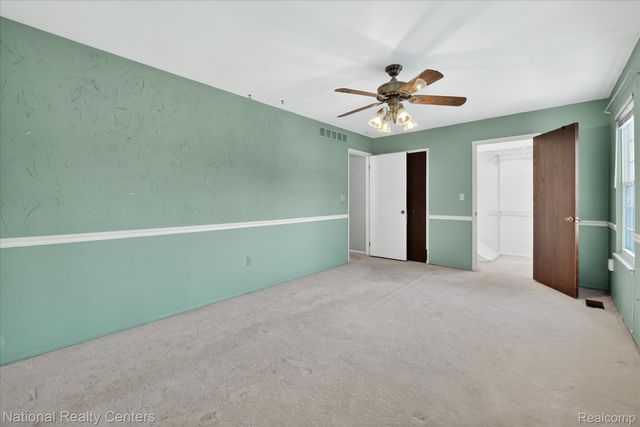 2124 Park Place Drive, Walled Lake, MI 48390