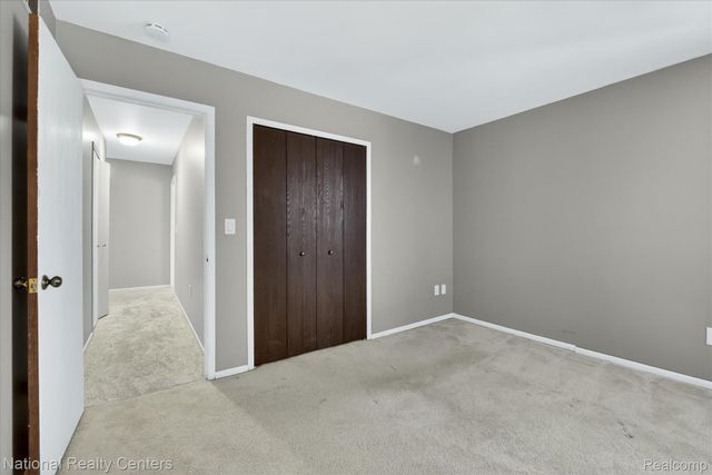 2124 Park Place Drive, Walled Lake, MI 48390