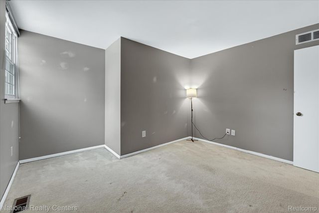 2124 Park Place Drive, Walled Lake, MI 48390