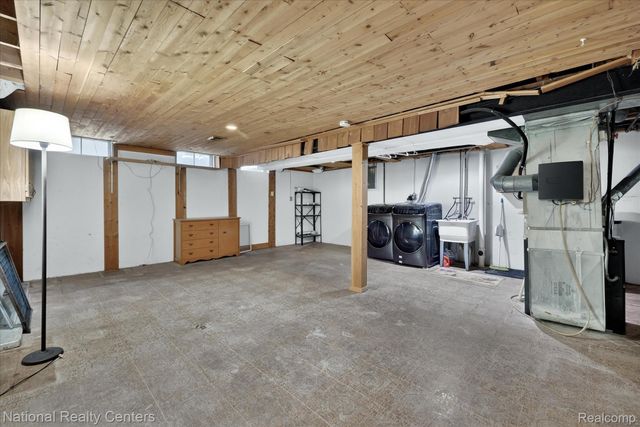 2124 Park Place Drive, Walled Lake, MI 48390