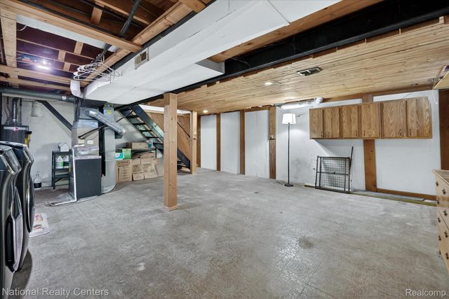 2124 Park Place Drive, Walled Lake, MI 48390