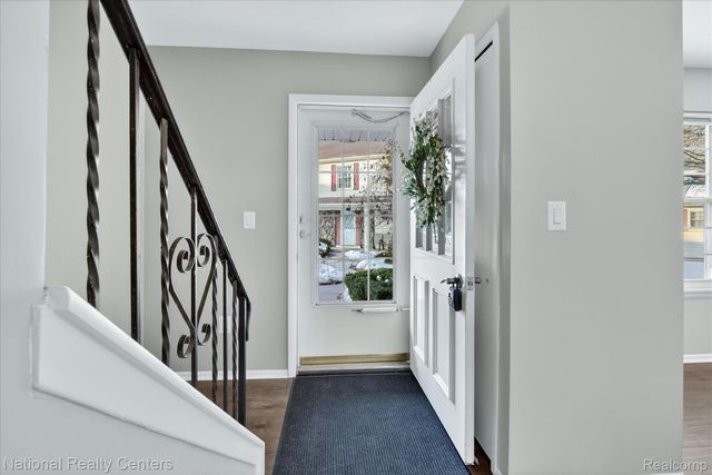 2124 Park Place Drive, Walled Lake, MI 48390