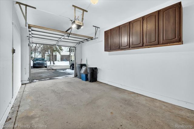 2124 Park Place Drive, Walled Lake, MI 48390