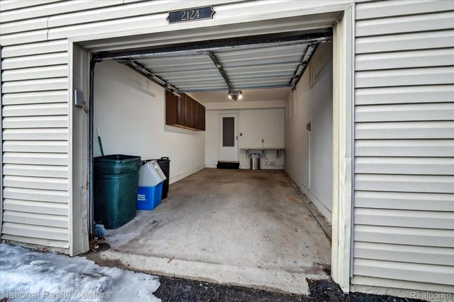 2124 Park Place Drive, Walled Lake, MI 48390