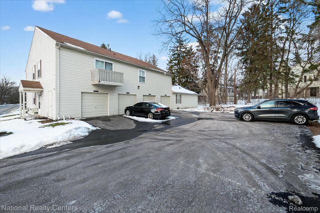 2124 Park Place Drive, Walled Lake, MI 48390