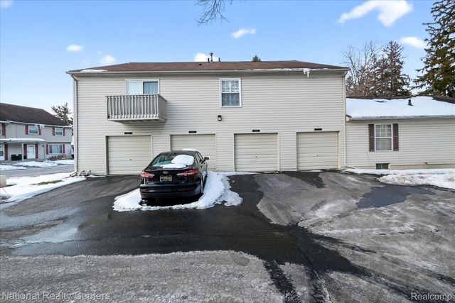 2124 Park Place Drive, Walled Lake, MI 48390