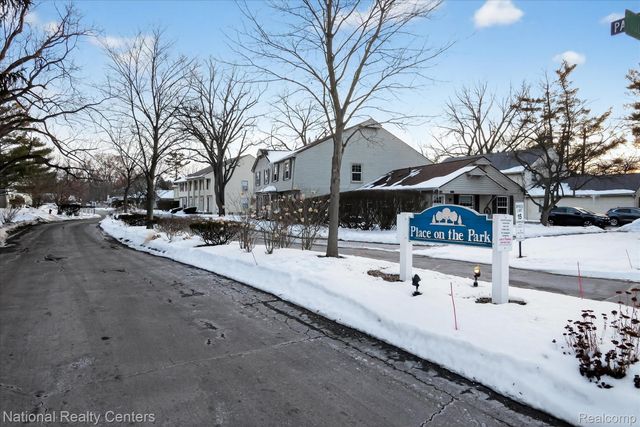 2124 Park Place Drive, Walled Lake, MI 48390