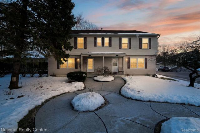 2124 Park Place Drive, Walled Lake, MI 48390