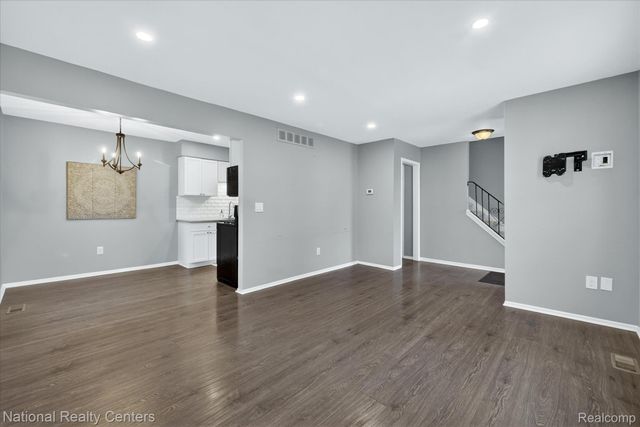 2124 Park Place Drive, Walled Lake, MI 48390