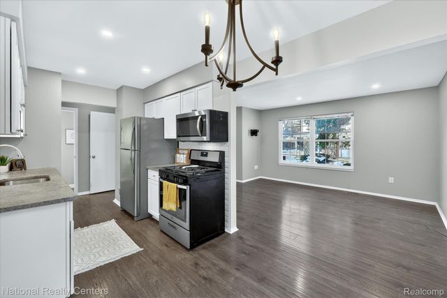 2124 Park Place Drive, Walled Lake, MI 48390