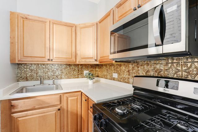 1726 N Sedgwick Street 1F, Chicago, IL 60614