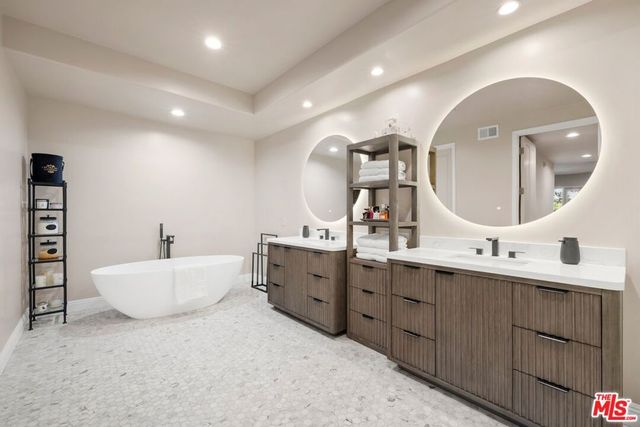 11500 San Vicente Boulevard 202, Los Angeles, CA 90049