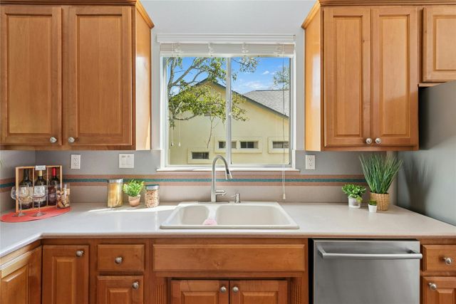 111 Yaupon LN, Georgetown, TX 78633