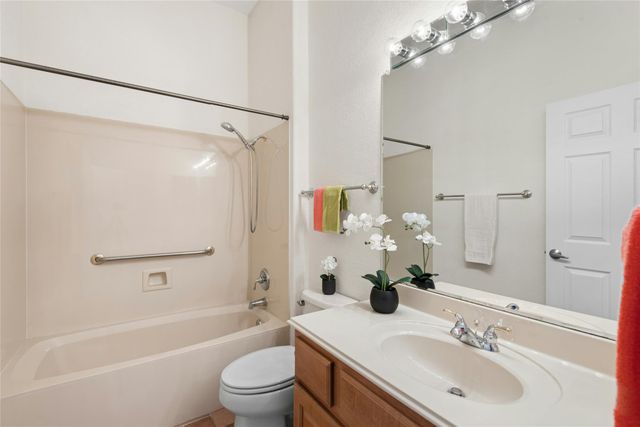 111 Yaupon LN, Georgetown, TX 78633