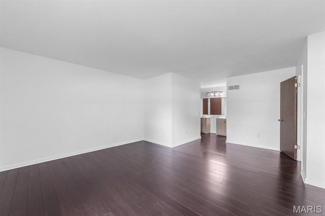 11 Victoria Square, St Peters, MO 63376