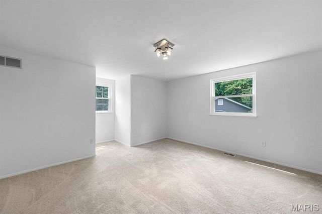 11 Victoria Square, St Peters, MO 63376
