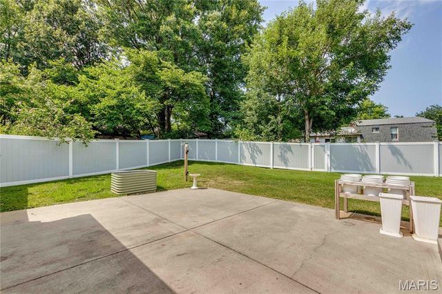 11 Victoria Square, St Peters, MO 63376