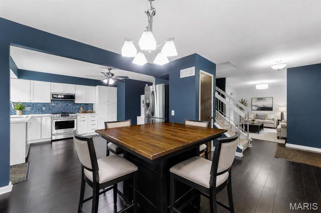 11 Victoria Square, St Peters, MO 63376