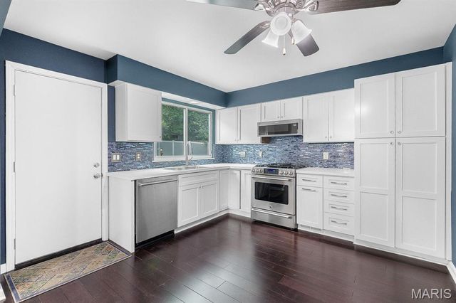 11 Victoria Square, St Peters, MO 63376