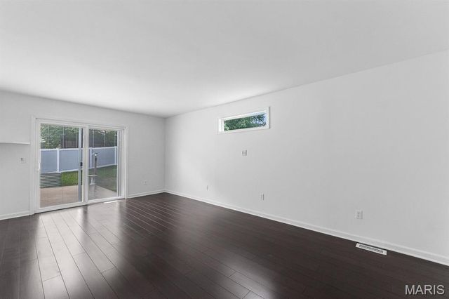 11 Victoria Square, St Peters, MO 63376