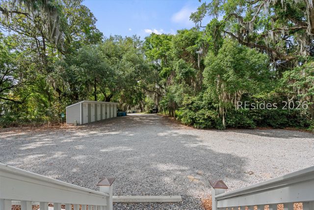 1105 13th St Apt C, Port Royal, SC 29935
