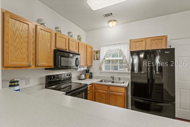 1105 13th St Apt C, Port Royal, SC 29935