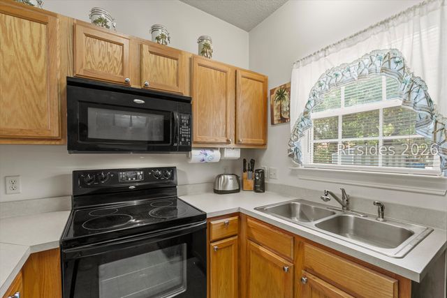 1105 13th St Apt C, Port Royal, SC 29935