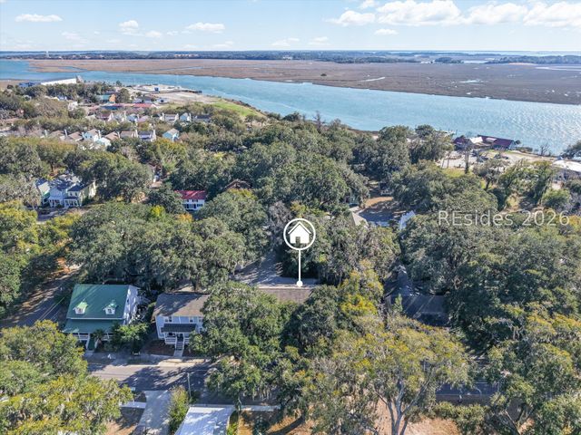 1105 13th St Apt C, Port Royal, SC 29935